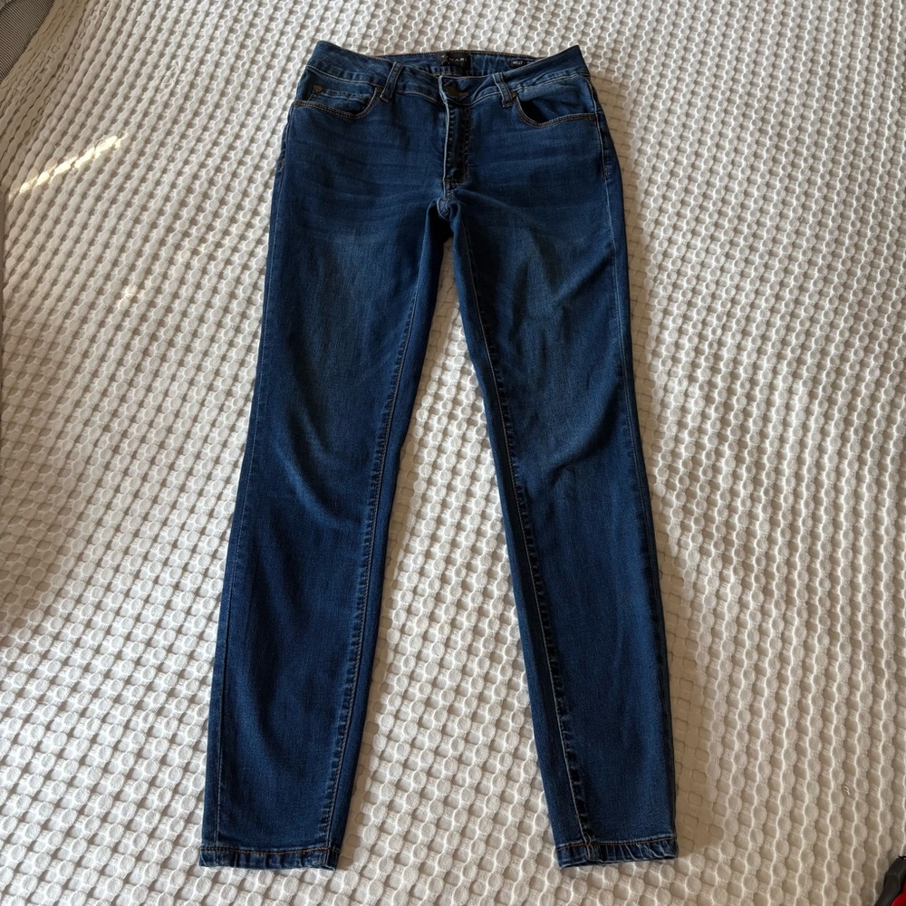 Tahari jeans women’s size 2, Kelly classic skinny
